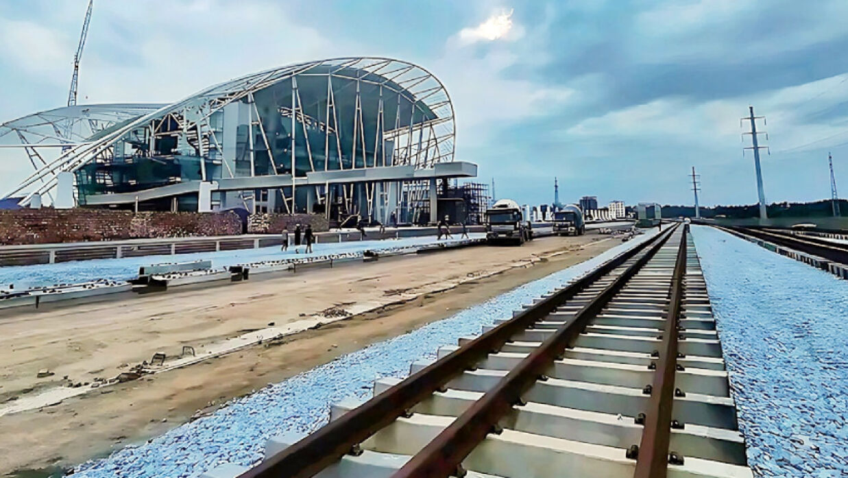কক্সবাজার শহরতলির ঝিলংজা ইউনিয়নের চান্দেরপাড়ায় গড়ে উঠেছে দৃষ্টিনন্দন আইকনিক রেলস্টেশন