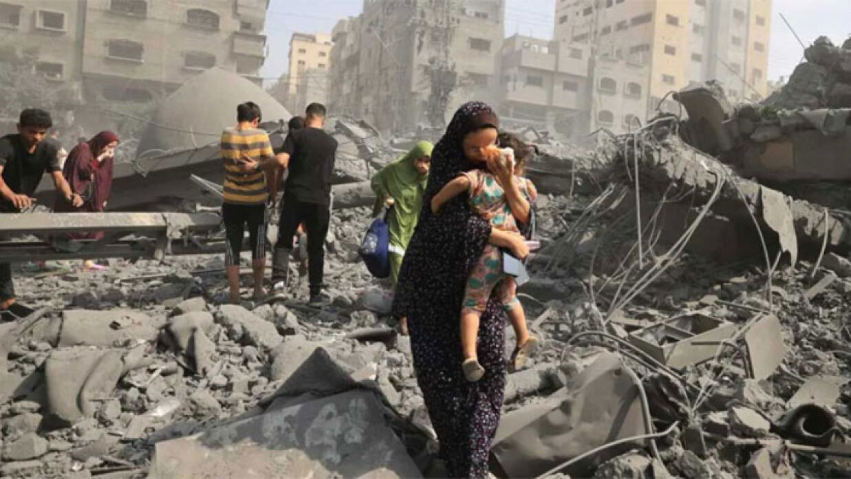 গাজায় ইসরায়েলের হামলায় ধ্বংস্তুপে পরিণত হয়েছে