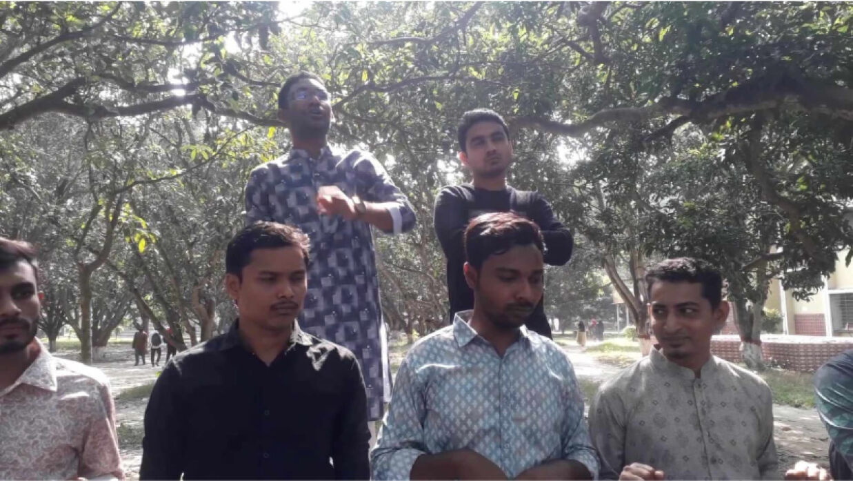সংক্ষিপ্ত সমাবেশে ছাত্রলীগের নেতাকর্মীরা
