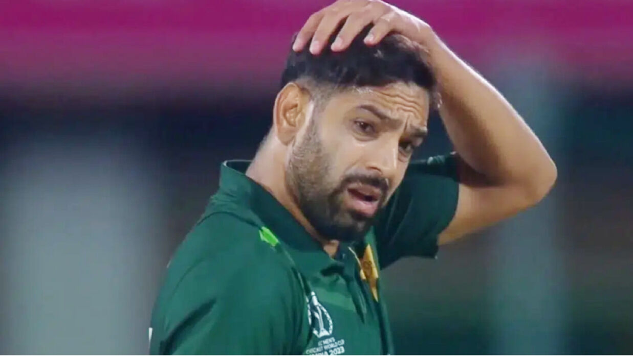 বিশ্বকাপে অকাতরে রান বিলিয়ে লজ্জার রেকর্ড রউফের 