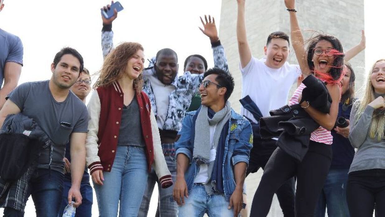 সম্পূর্ণ বিনামূল্যে স্নাতক করুন যুক্তরাষ্ট্রে