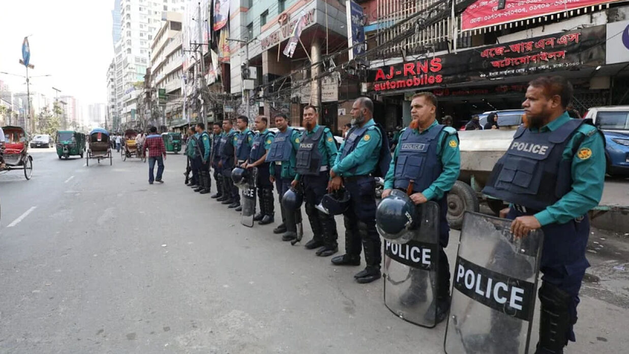 নয়াপল্টনে পুলিশের সতর্ক পাহারা