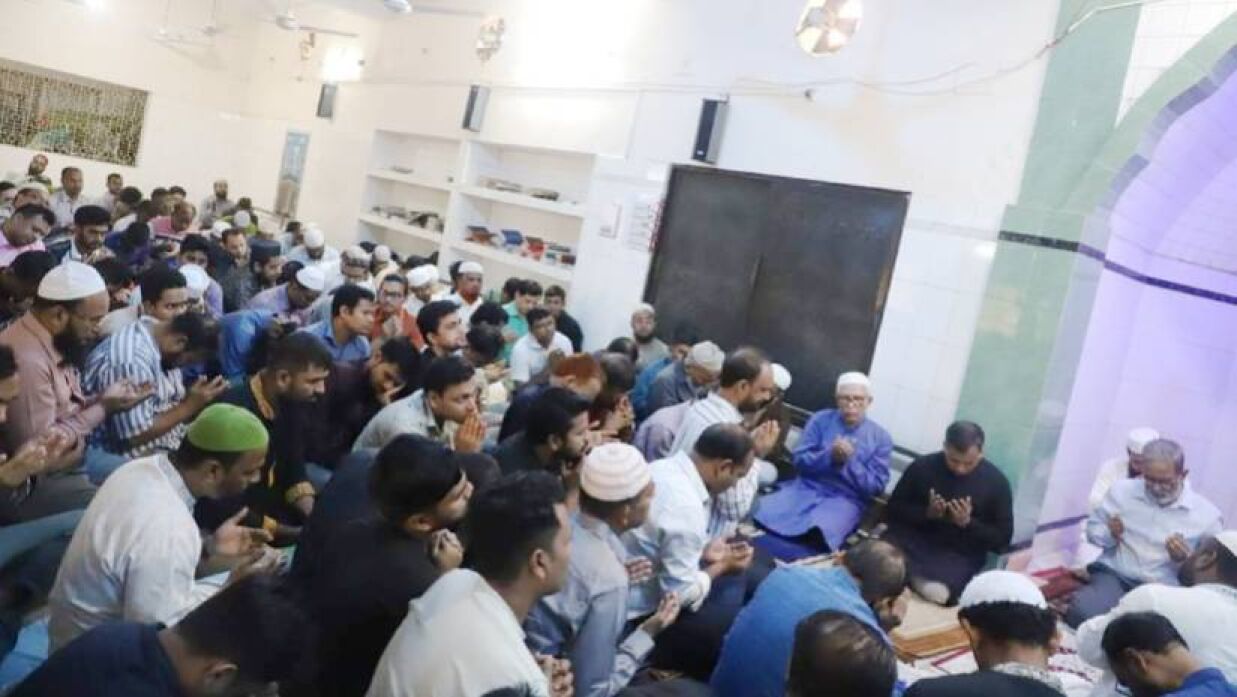 প্রয়াত উপাচার্য ইমদাদুল হক স্মরণে দোয়া মাহফিল