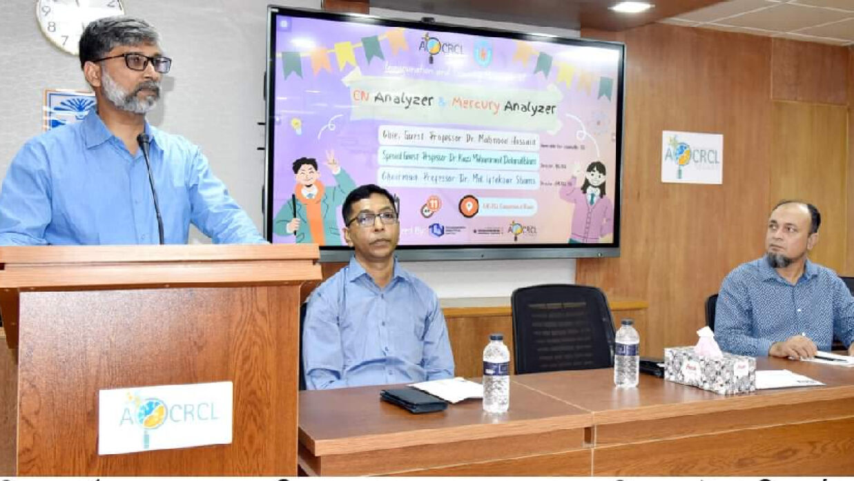 বক্তব্য রাখছেন খুবি উপাচার্য অধ্যাপক ড. মাহমুদ হোসেন