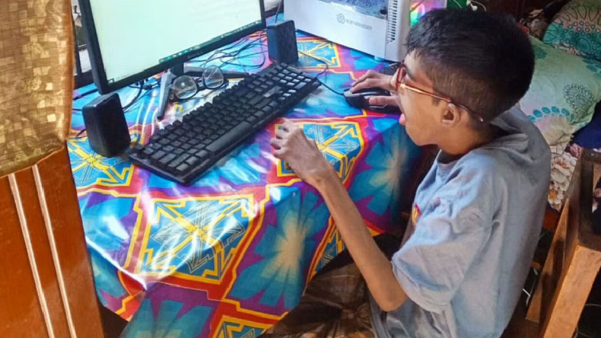 পড়াশোনায় সফল হওয়ার পাশাপাশি ফ্রিল্যান্সার হিসেবেও পারদর্শী আশরাফুল আলম সামি