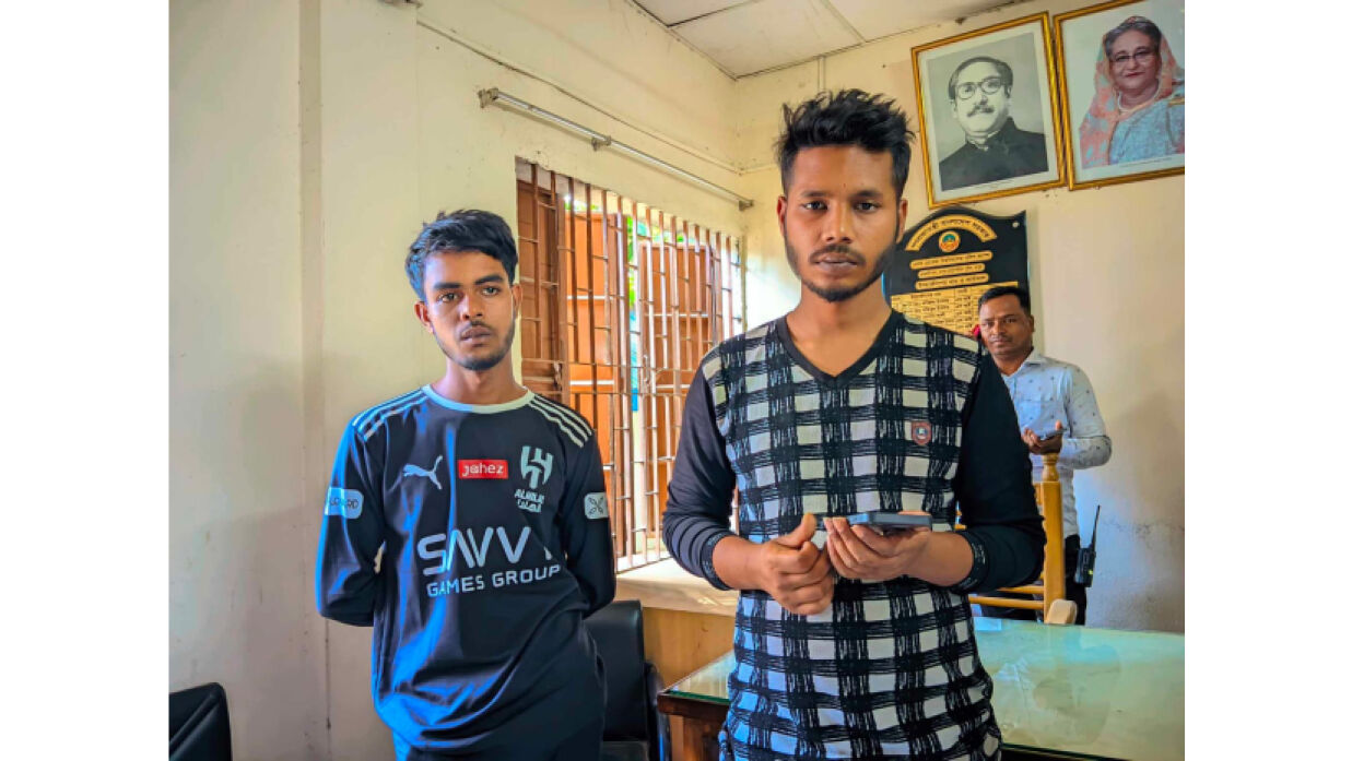 আটক দুই যুবক