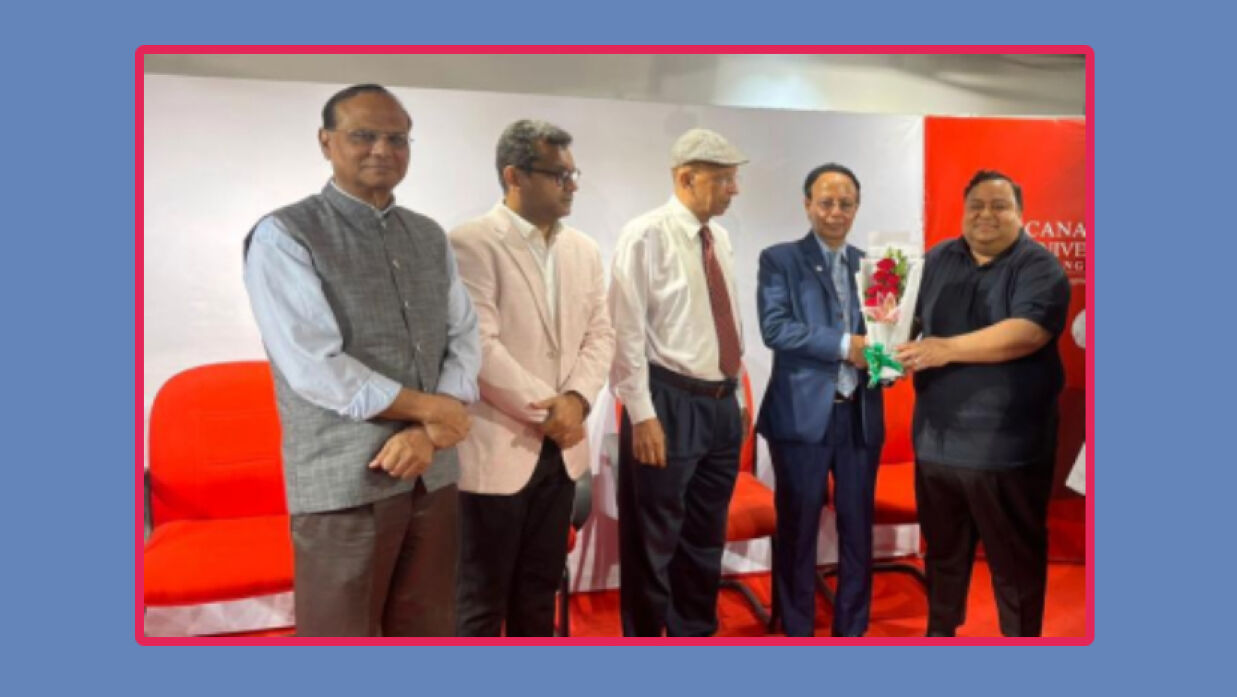 নতুন উপ উপাচার্যকে ফুল দিয়ে বরণ করে নেওয়া হয়