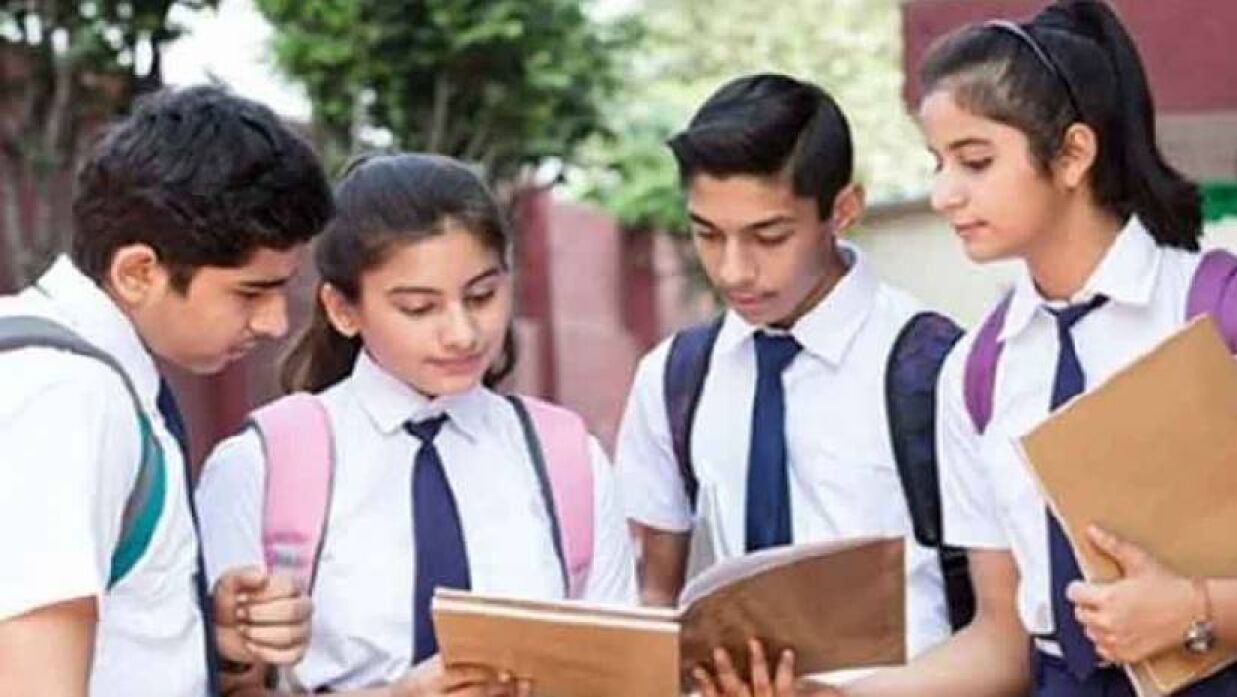 আট হাজার টাকা সহায়তা পাবেন একাদশের শিক্ষার্থীরা