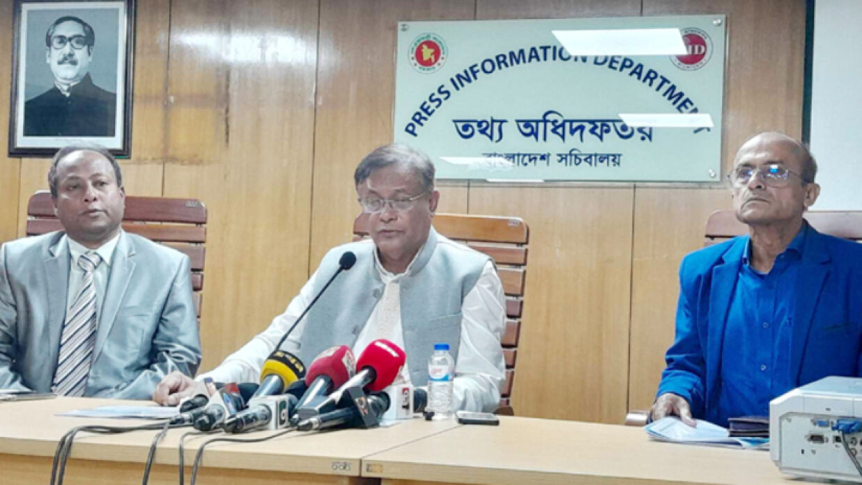 ‘গুজব প্রতিরোধ সেল এবং ফ্যাক্টস চেকিং কমিটির’ সঙ্গে বৈঠক শেষে কথা বলছেন তথ্যমন্ত্রী