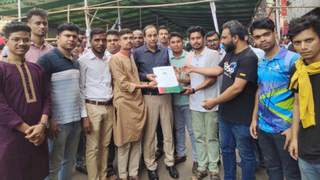 নৌকা পেতে মনোনয়ন জমা দিলেন বিএসএমএমইউ অধ্যাপক ডা. সৈয়দ মোজাফফর