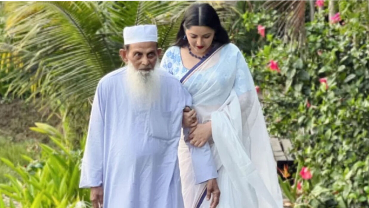 নানা শামসুল হক গাজীর সঙ্গে পরীমনি