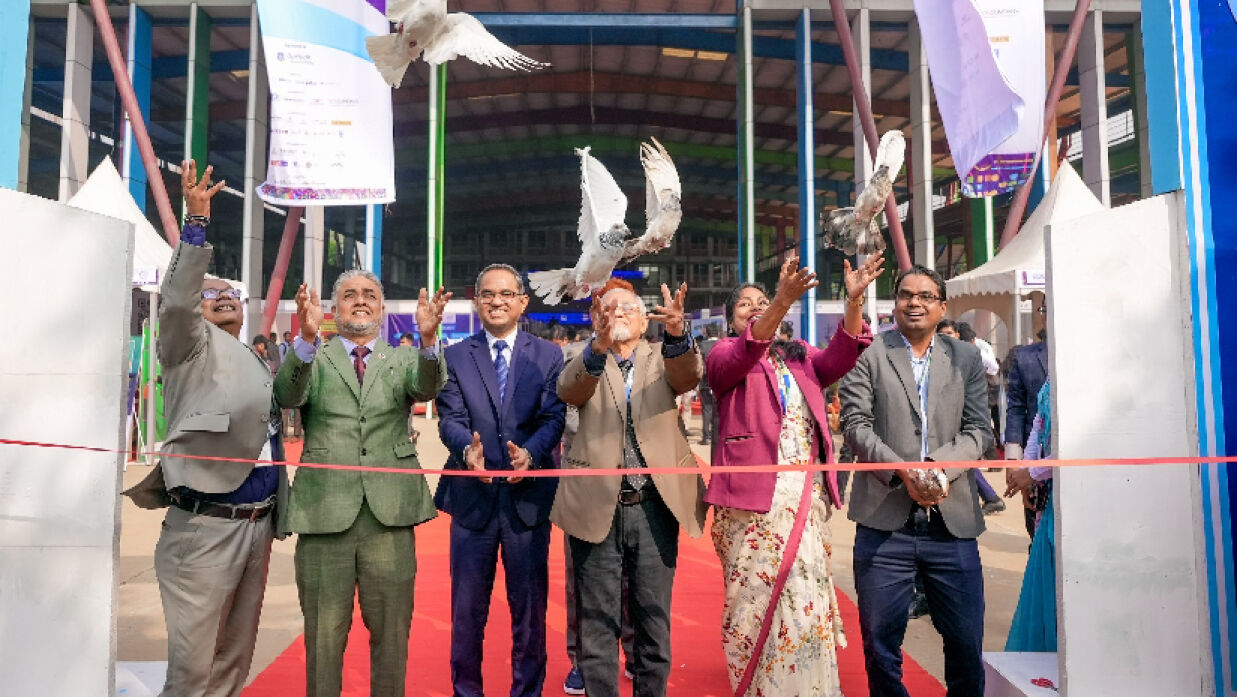 ড্যাফোডিল ইন্টারন্যাশনাল ইউনিভার্সিটিতে আয়োজিত বাংলাদেশের অন্যতম বৃহৎ জব উৎসব ‘ডিআইইউ জব উৎসব ২০২৩’ এর উদ্বোধন