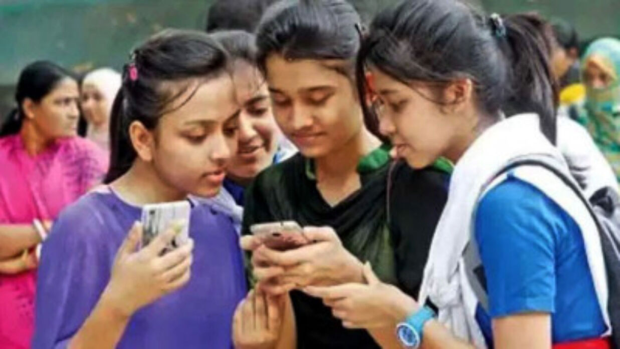 শতভাগ পাস করা প্রতিষ্ঠান কমেছে