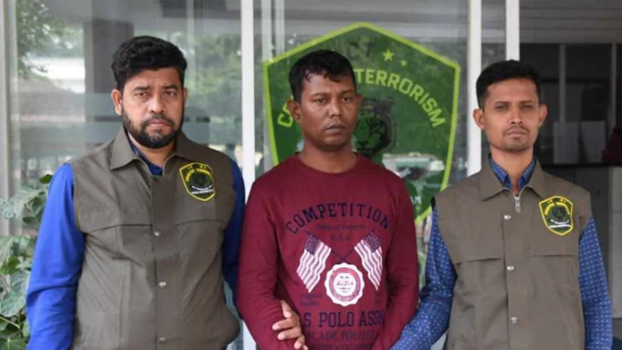 পুলিশের হাতে আটক বেনজির হোসেন