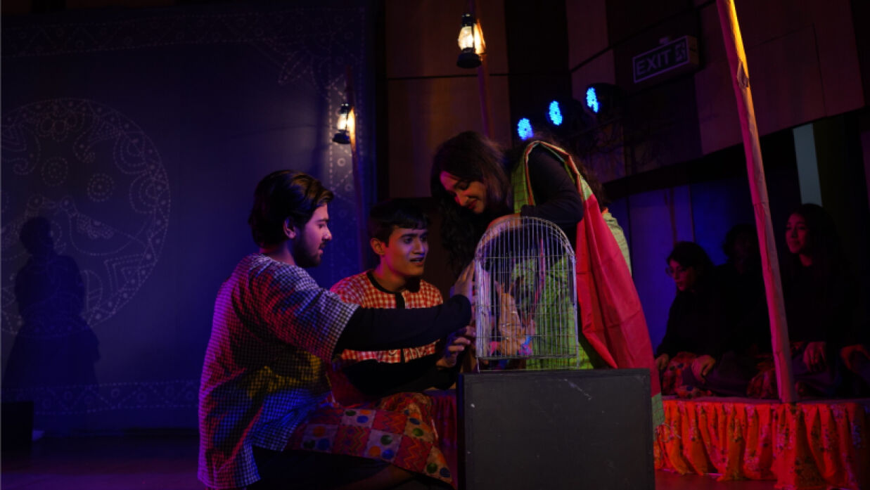 পালা নাটক 'দেওয়ানা মদিনা'র দৃশ্য