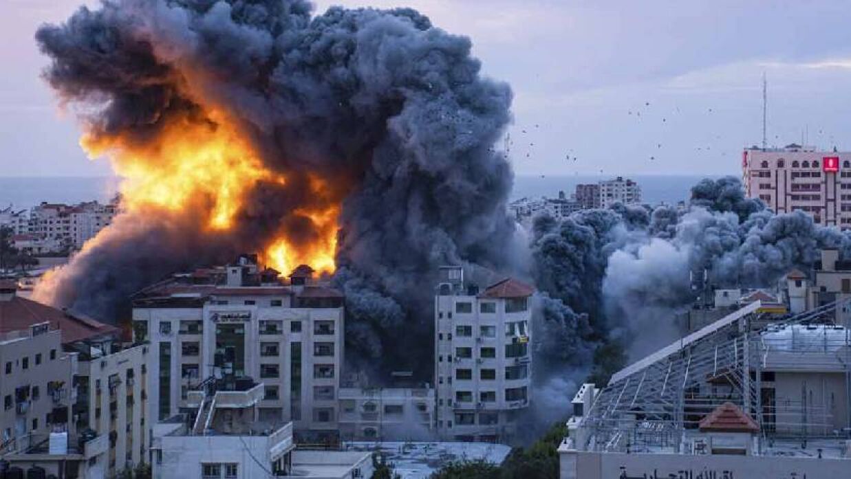  ‍সাত দিনের যুদ্ধ বিরতির পর শুক্রবার ফিলিস্তিনে বোমা হামলা শুরু করে আইডিএফ