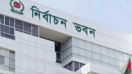 নির্বাচনের আগে দেশের সব থানার ওসি বদলির নির্দেশ