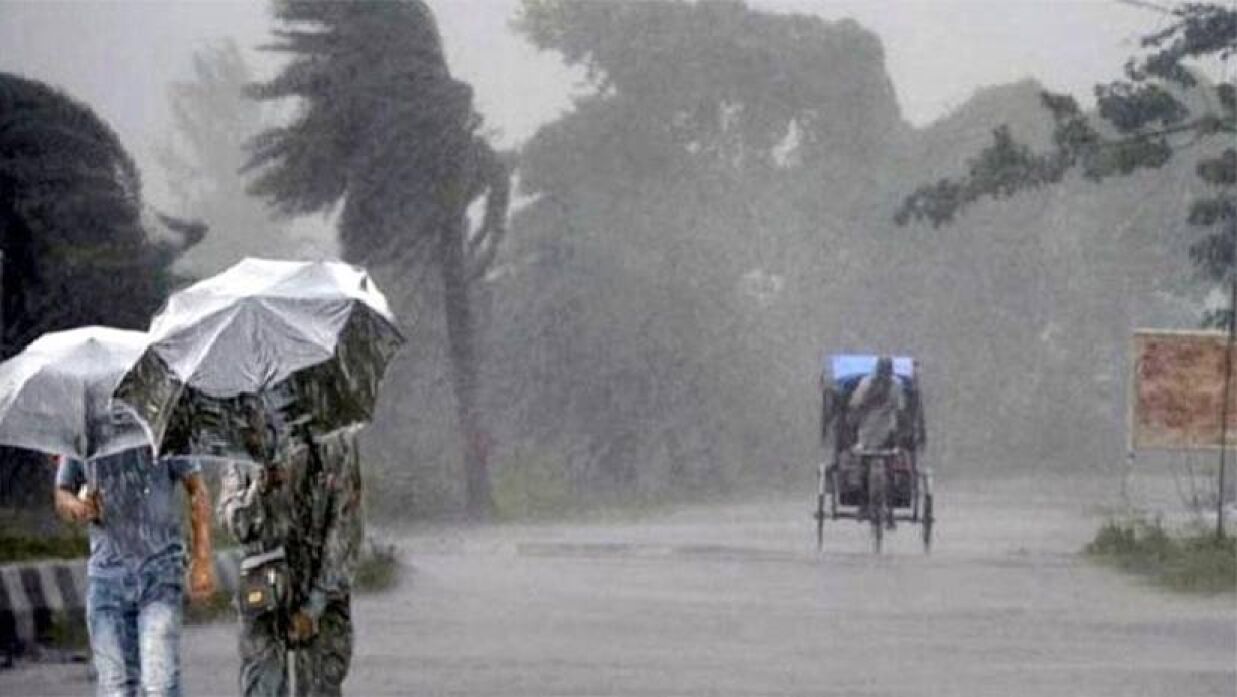 দুপুরের মধ্যে ৬০ কিমি বেগে ঝড়ের আভাস