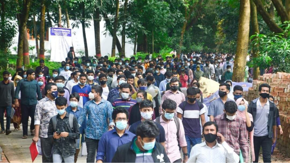ভর্তিচ্ছুদের ভিড়