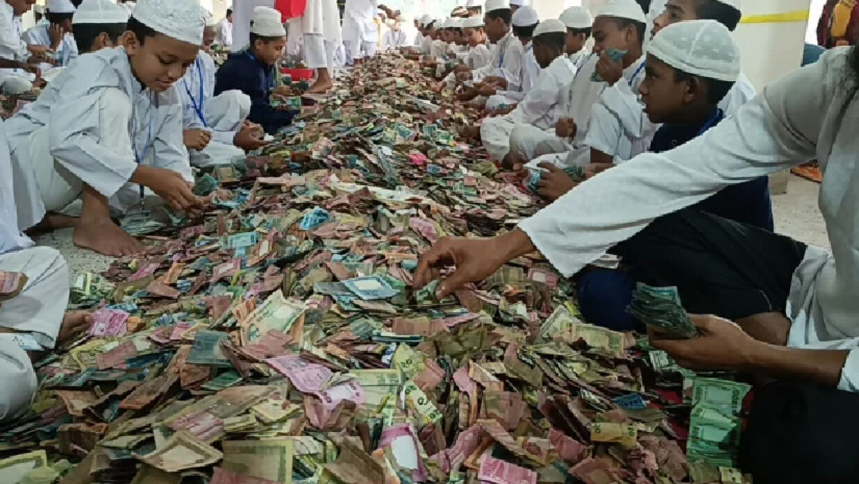 টানা ১৫ ঘণ্টা গণনা করা হয় এই টাকা