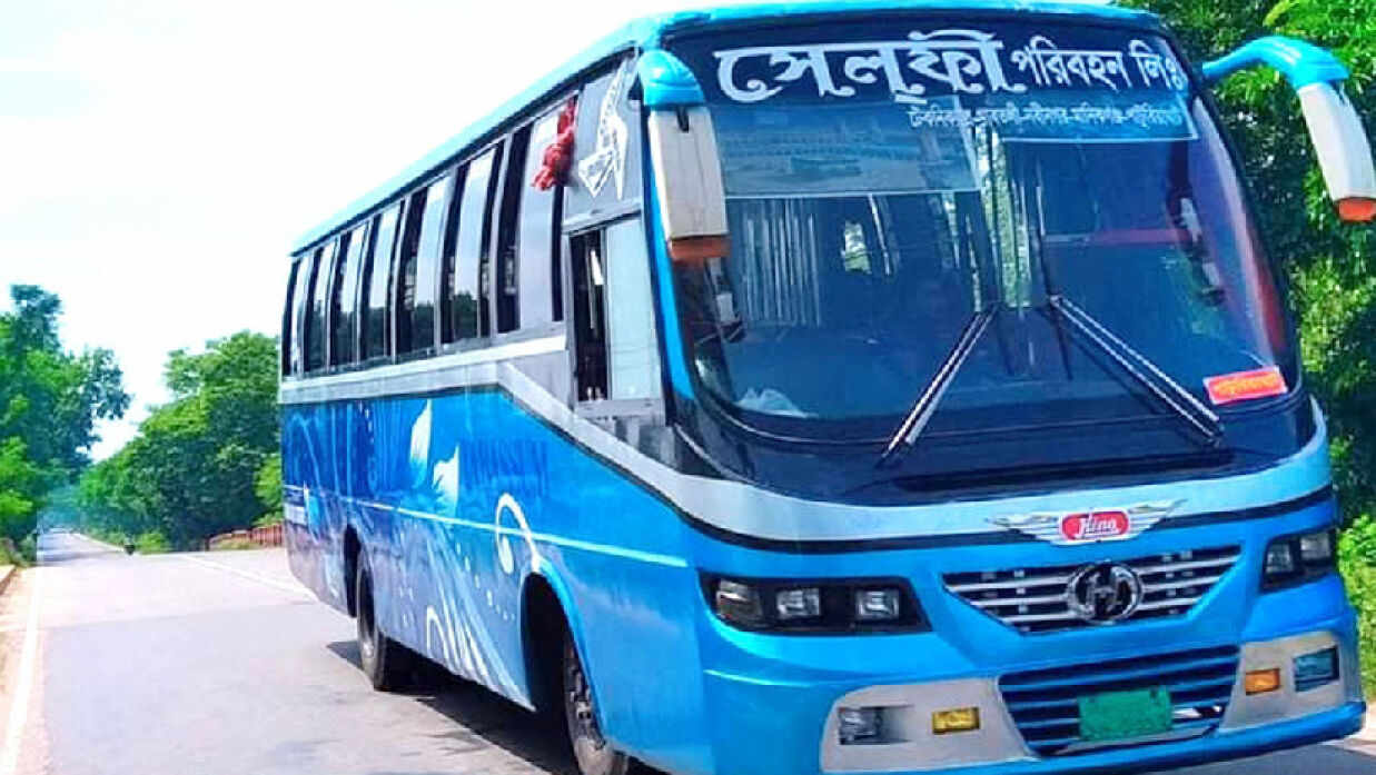 আট লাখ টাকা দিয়ে ছাড়া পেল সেলফির ১৫ বাস 