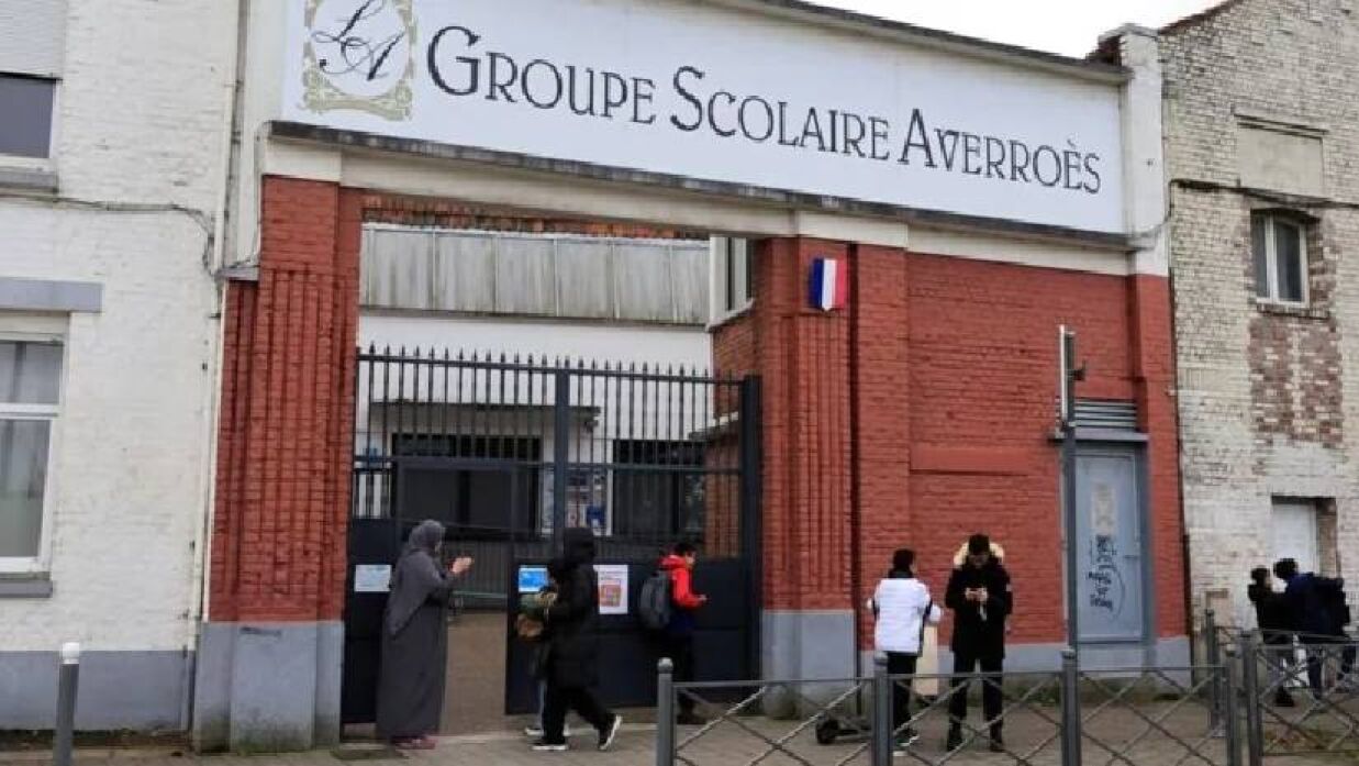 ফ্রান্সের সবচেয়ে বড় মুসলিম হাইস্কুলের অর্থায়ন বন্ধ হচ্ছে