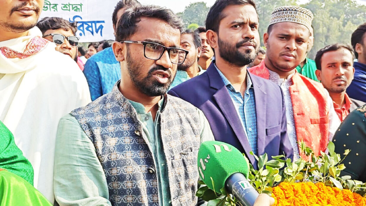 বিজয় দিবস উপলক্ষ্যে জাতীয় স্মৃতিসৌধে শ্রদ্ধা নিবেদন শেষে সাংবাদিকদের সাথে কথা বলছেন রাশেদ খাঁন