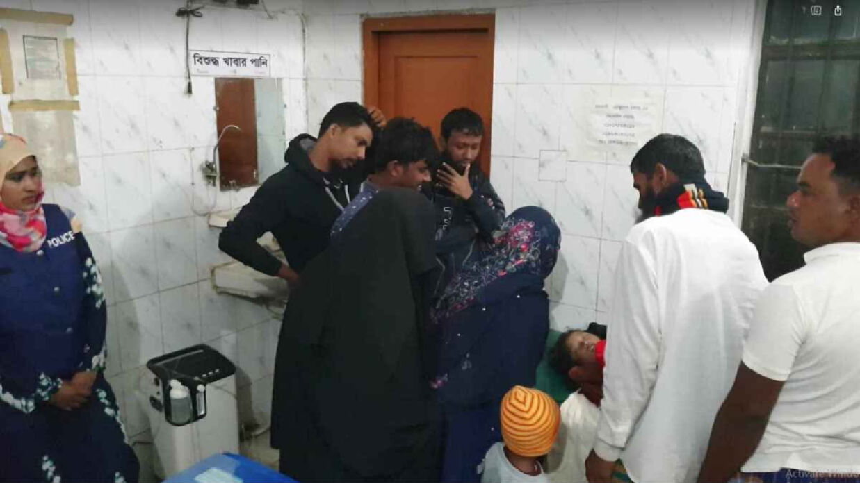হাসপাতালে চিকিৎসাধীনি আহতরা