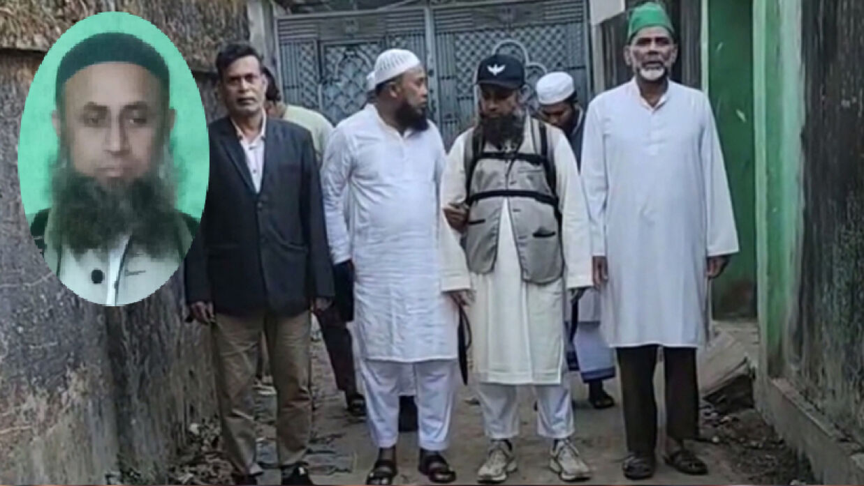 হজ পালন করতে পায়ে হেঁটে রওনা স্কুলশিক্ষক জামিলের