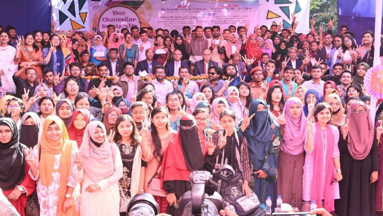 স্কলারশিপ প্রাপ্ত শিক্ষার্থীরা