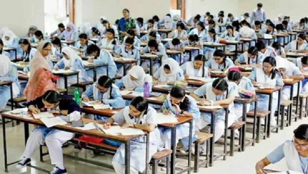 স্বাভাবিক নিয়মে ও সময়ে ফিরছে এইচএসসি পরীক্ষা