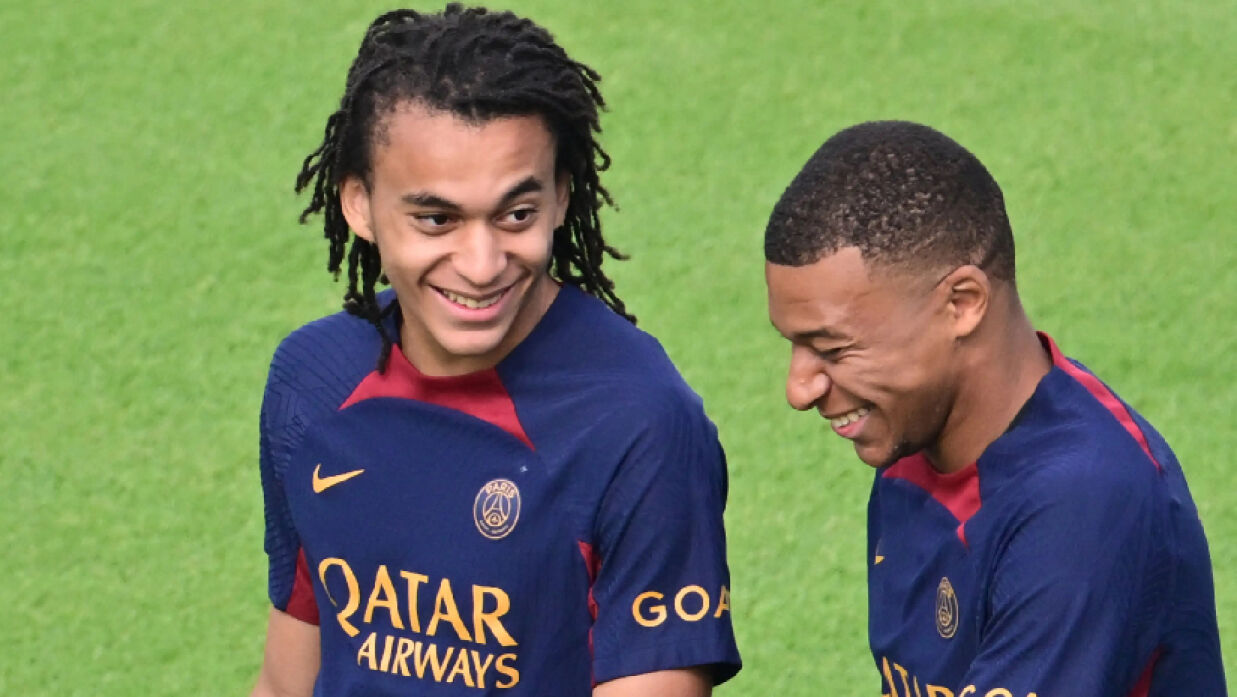 পিএসজিতে অভিষেক জুনিয়র এমবাপ্পের