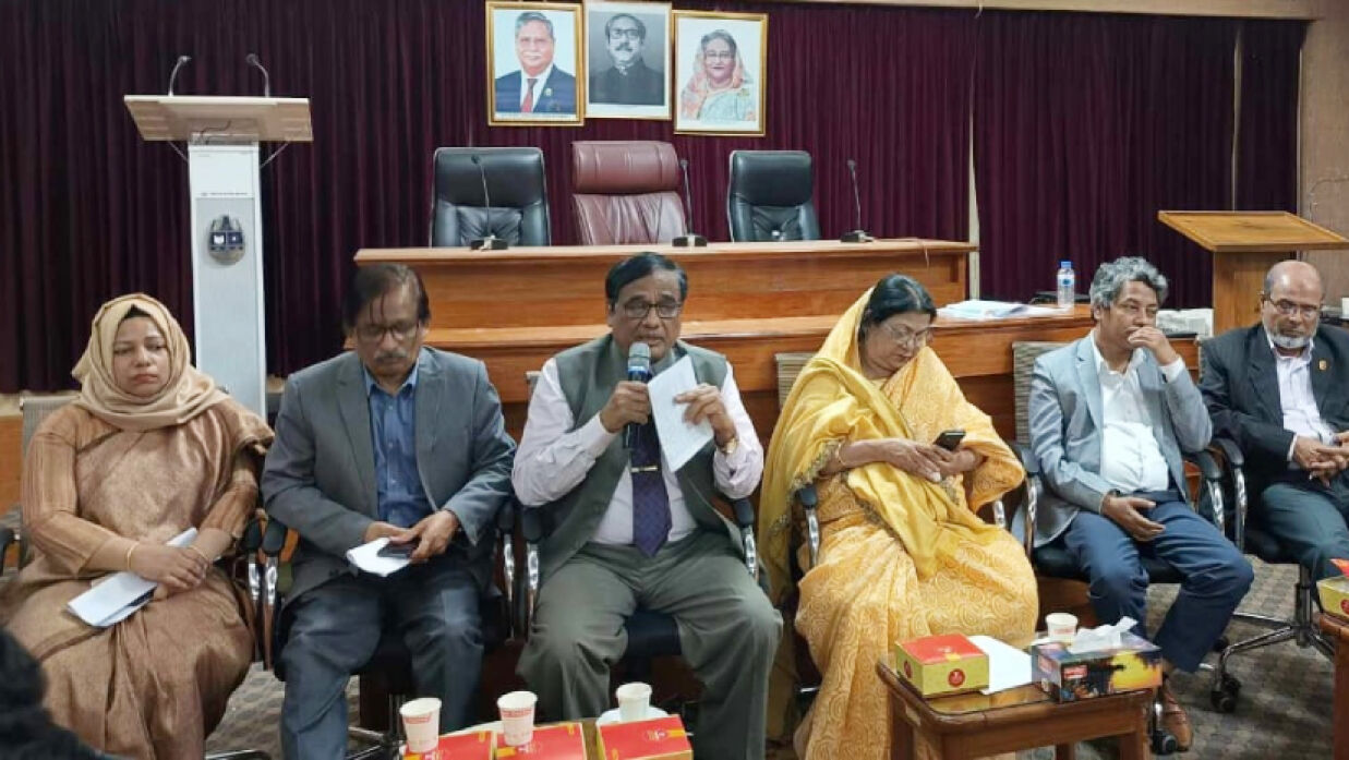 চট্টগ্রাম বিশ্ববিদ্যালয় উপাচার্যের সংবাদ সম্মেলন