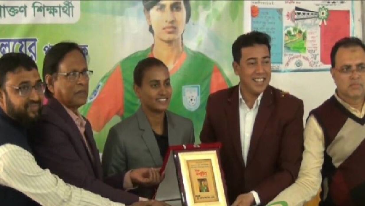 নিজের স্কুলে সংবর্ধিত সাবিনা