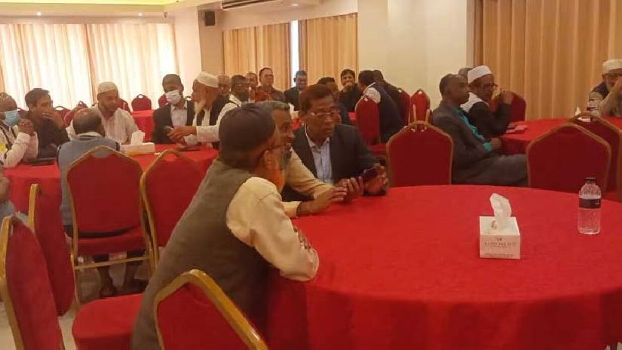 প্রিসাইডিং কর্মকর্তা শিক্ষকদের নিয়ে মিলনমেলায় ম্যাজিস্ট্রেটের অভিযান