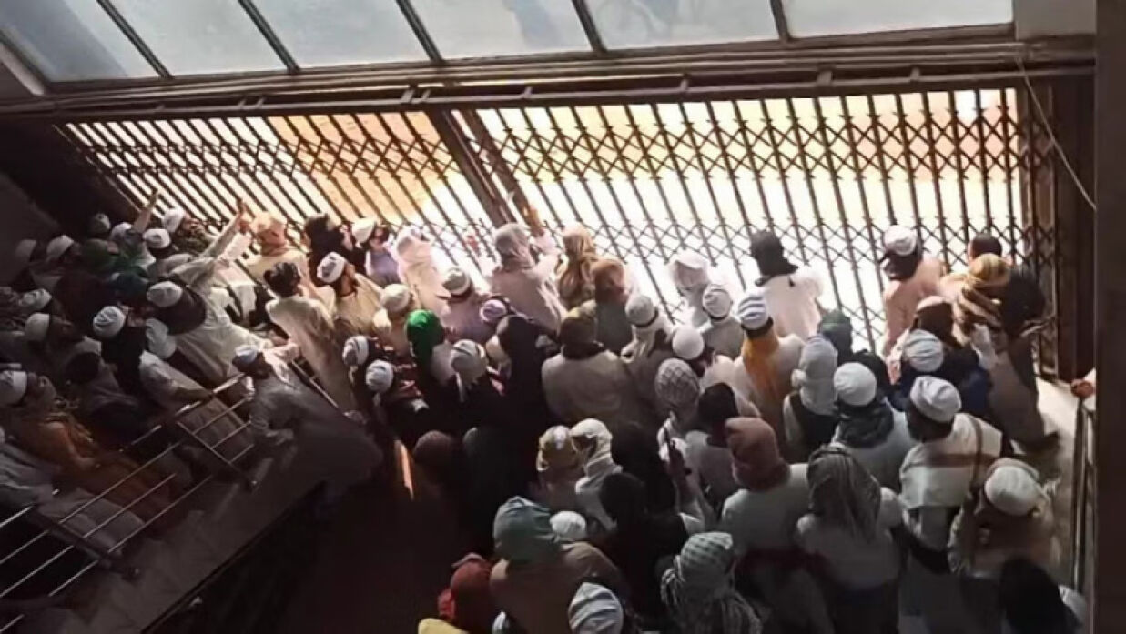 মাদ্রাসা সফর ও কবর জিয়ারত কর্মসূচি বাতিল করতে হয়েছে  র আ ম উবায়দুল চৌধুরীকে