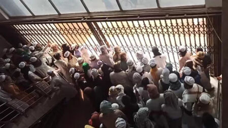 মাদ্রাসা শিক্ষার্থীদের বাধায় মাজার জিয়ারত বাতিল এমপির