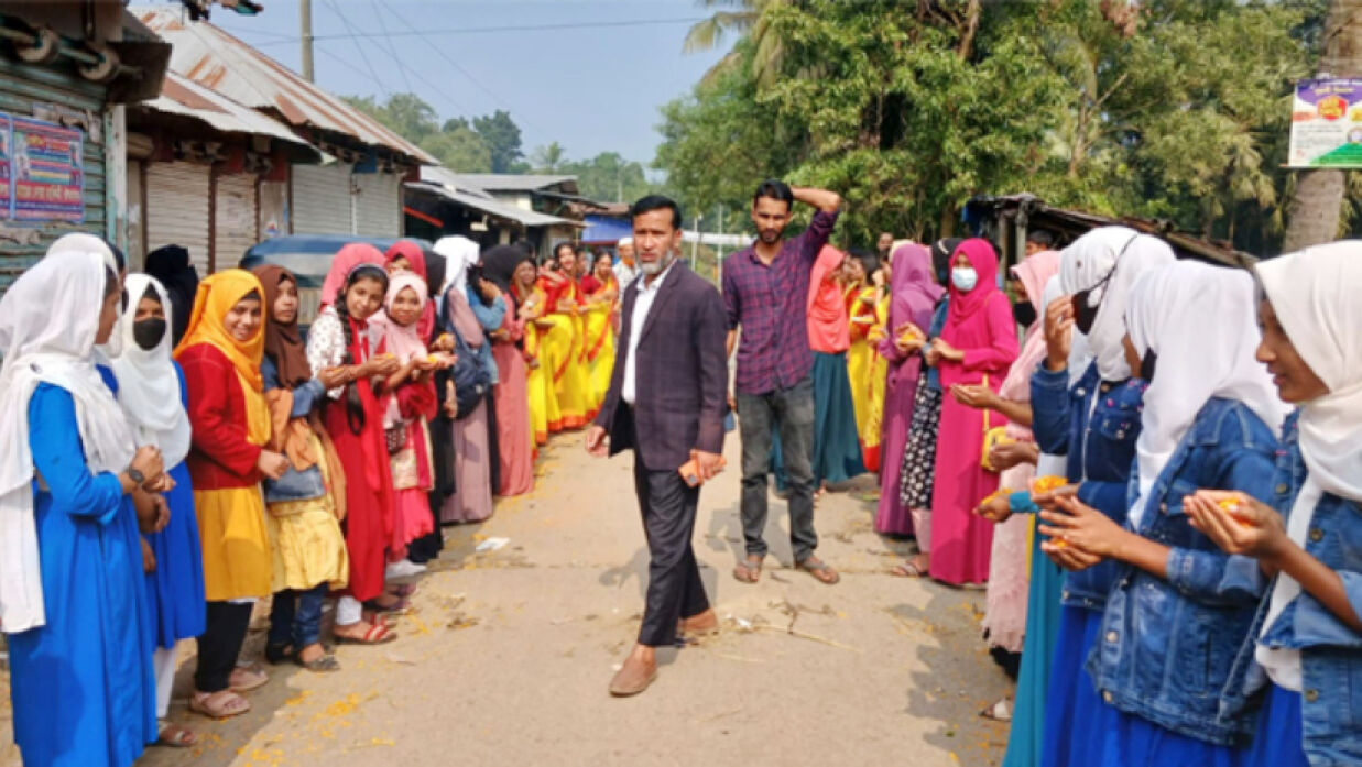 নির্বাচনি প্রচারণায়  শিক্ষার্থীরা