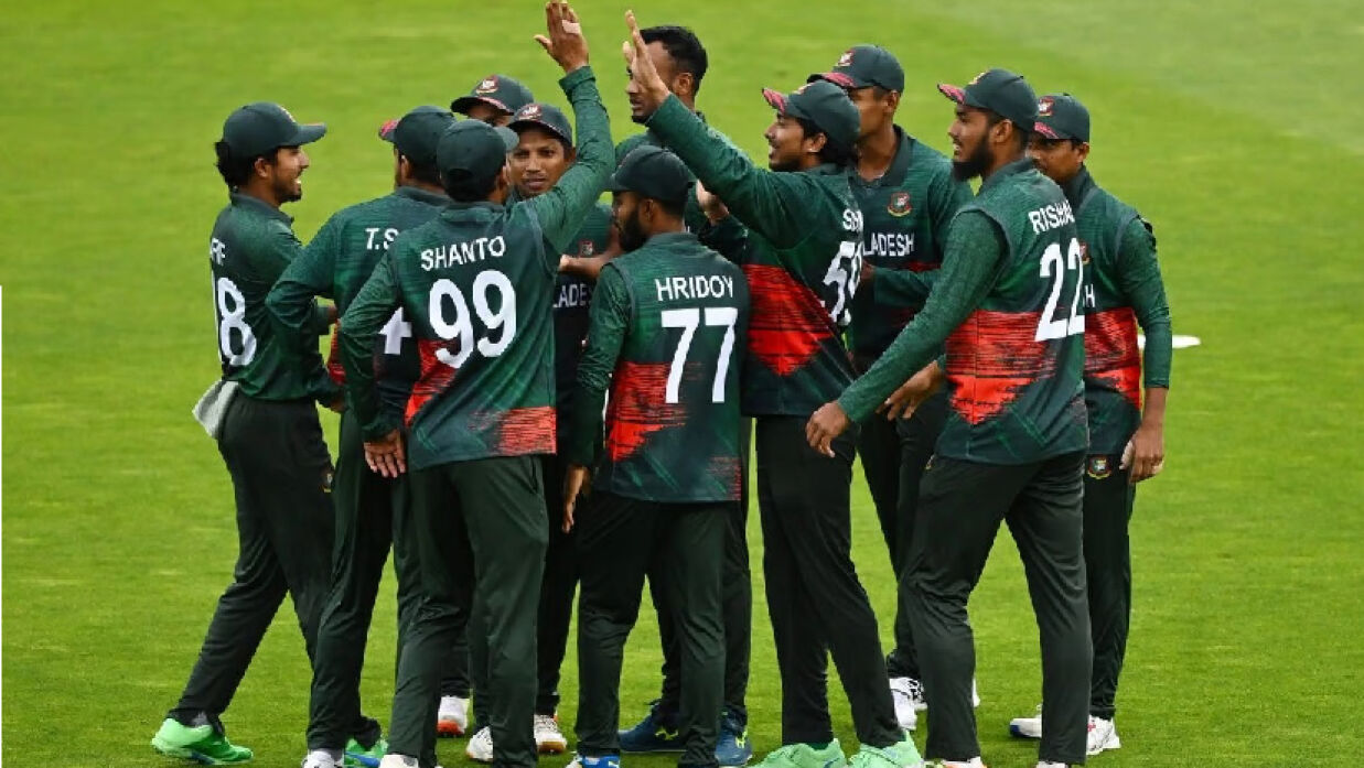 ৫০ রানে পাঁচ উইকেট হারিয়ে চাপে নিউজিল্যান্ড