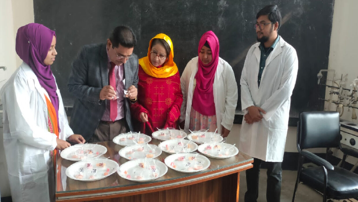 বাংলাদেশ কৃষি বিশ্ববিদ্যালয়ের (বাকৃবি) একদল গবেষক