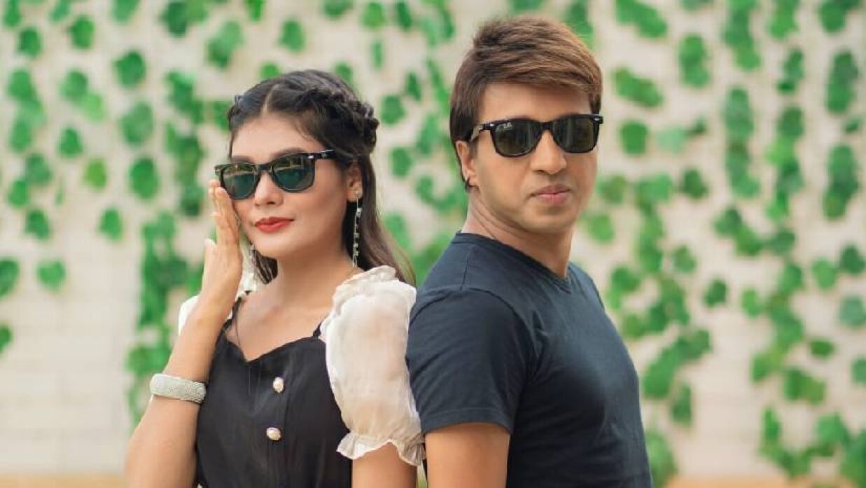 তারকা দম্পতি আজিজ ও ঝিনুক