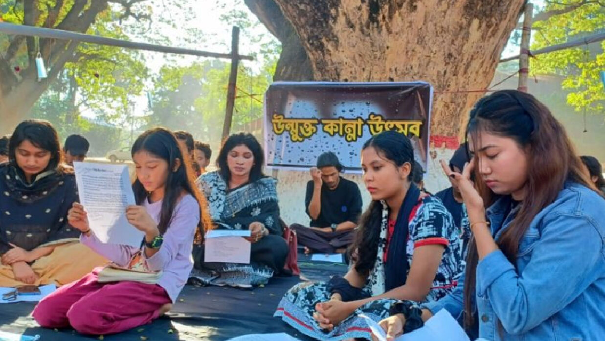 চট্টগ্রাম নগরীর সিআরবির শিরীষতলায় কান্নার ‘উন্মুক্ত উৎসবের’ আয়োজন হয়