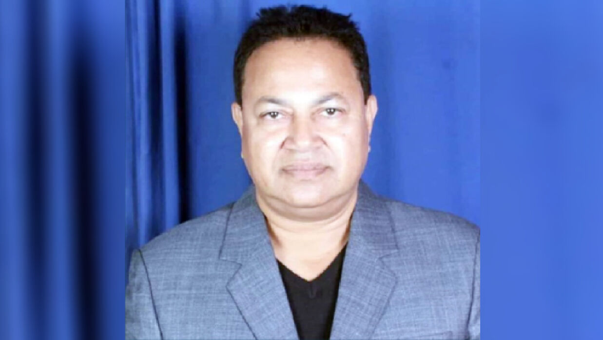 ব্যাডমিন্টন খেলতে খেলতে মারা গেলেন পুলিশের এসআই