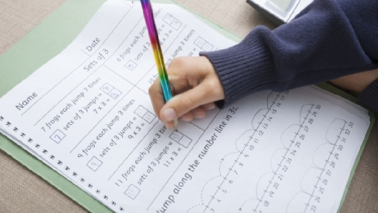 কাজ করছে না নৈপুণ্য অ্যাপ, হাতে লিখে রিপোর্ট জমা শিক্ষকদের