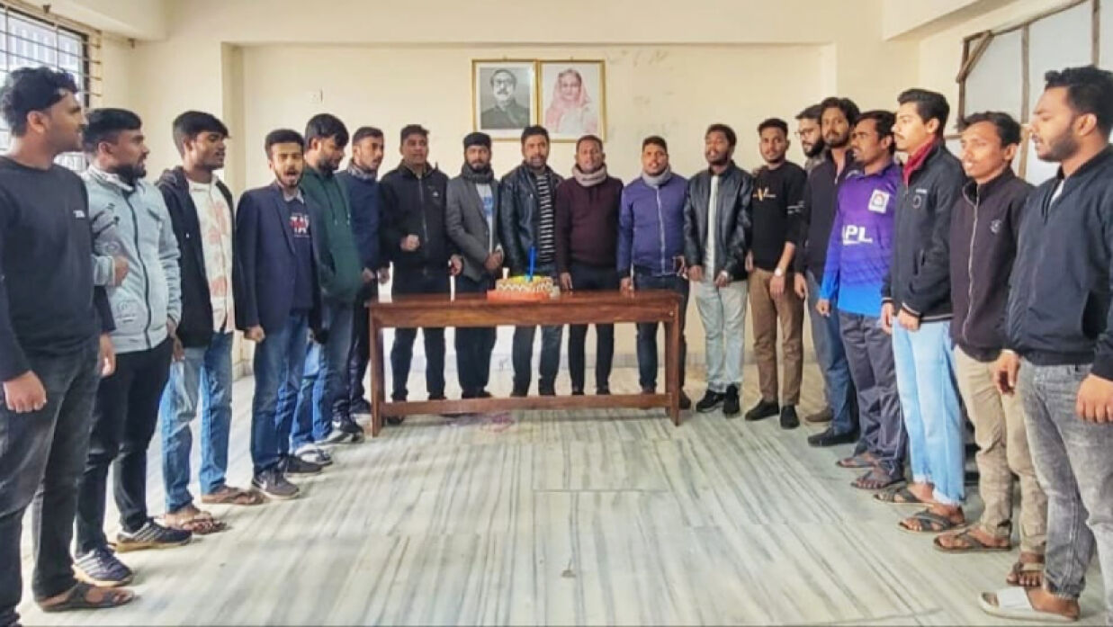 কেক কেটেই শেষ নজরুল বিশ্ববিদ্যালয়ে ছাত্রলীগের প্রতিষ্ঠাবার্ষিকী