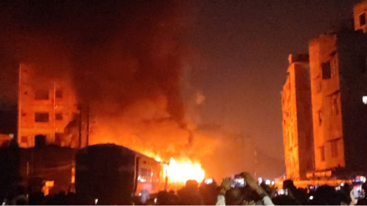 বেনাপোল এক্সপ্রেস ট্রেনের আগুন 