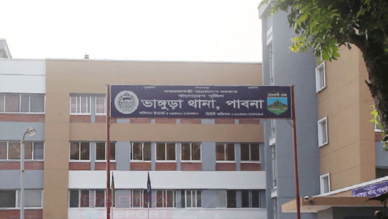 পাবনায় তিনজনকে পিটিয়ে হত্যা