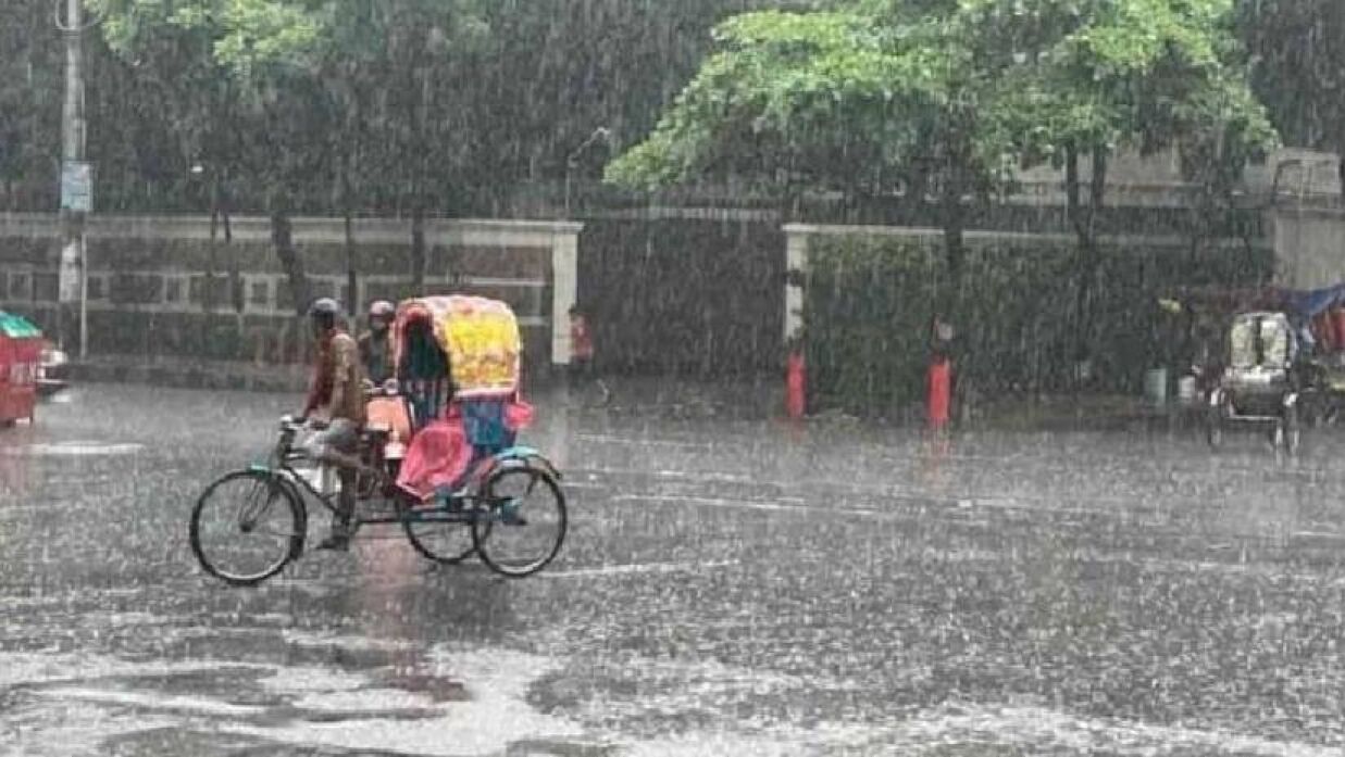 তীব্র শীতের মধ্যেই যেসব অঞ্চলে বৃষ্টি হতে পারে আজ