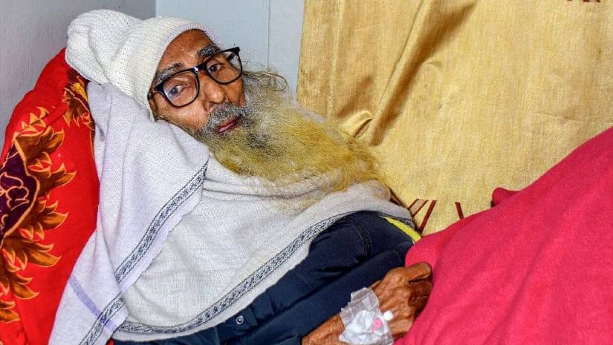 গুরুতর অসুস্থ কবি সরোজ দেব