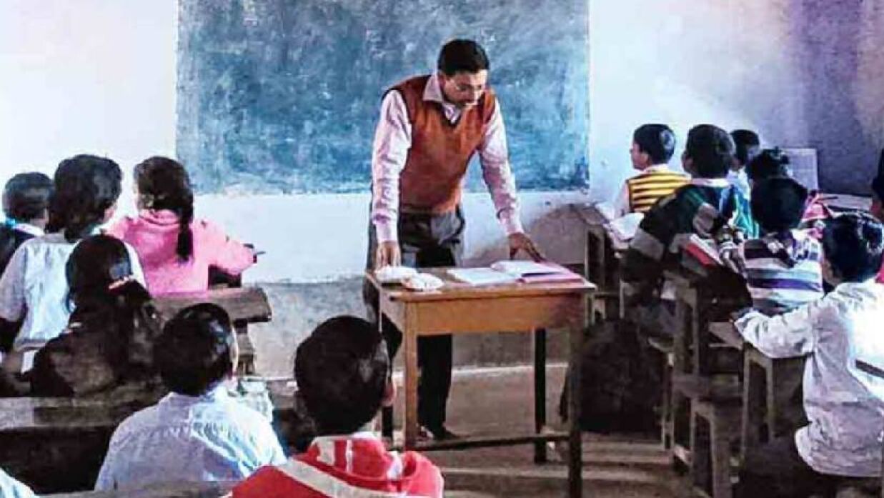 দিনাজপুরে সর্বনিম্ন তাপমাত্রা ৮ ডিগ্রি, তবুও চলছে স্কুল 